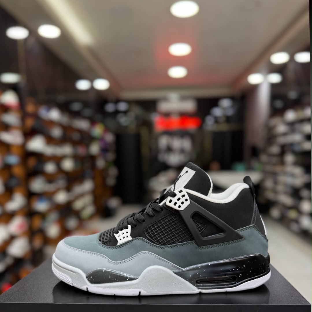 Air Jordan 4 Retro Fear