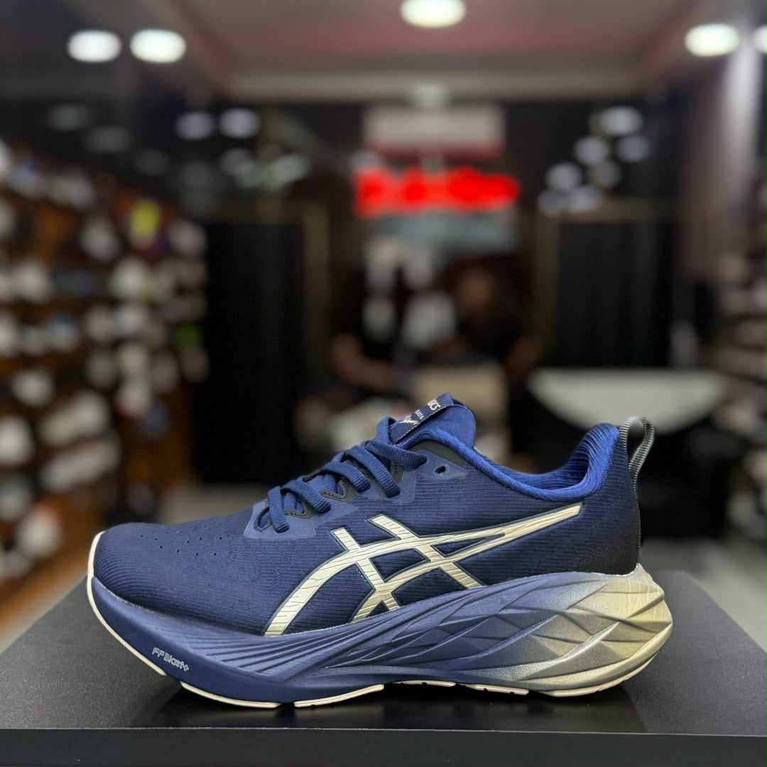 Asics Novablast 4