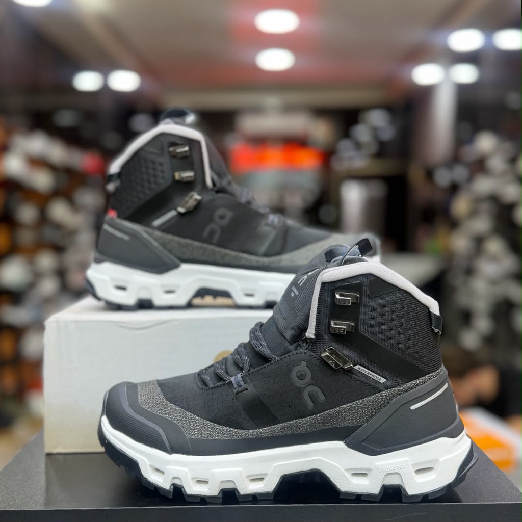 On Cloudrock Trek Waterproof