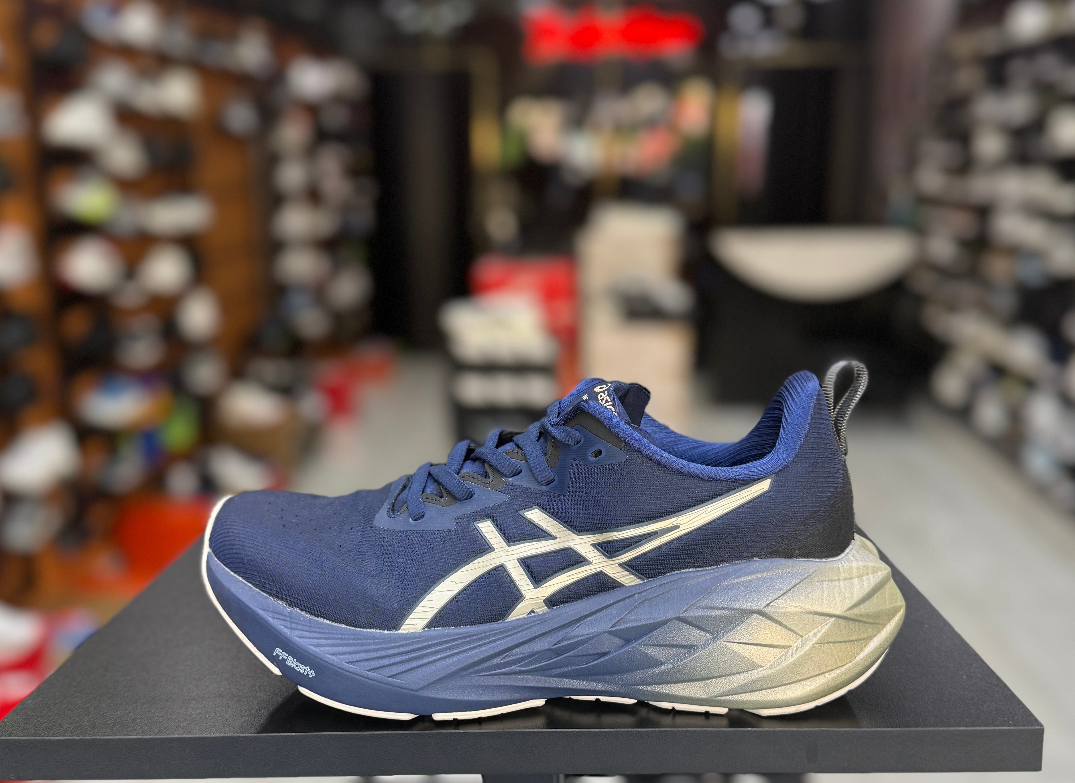 Asics Novablast 4