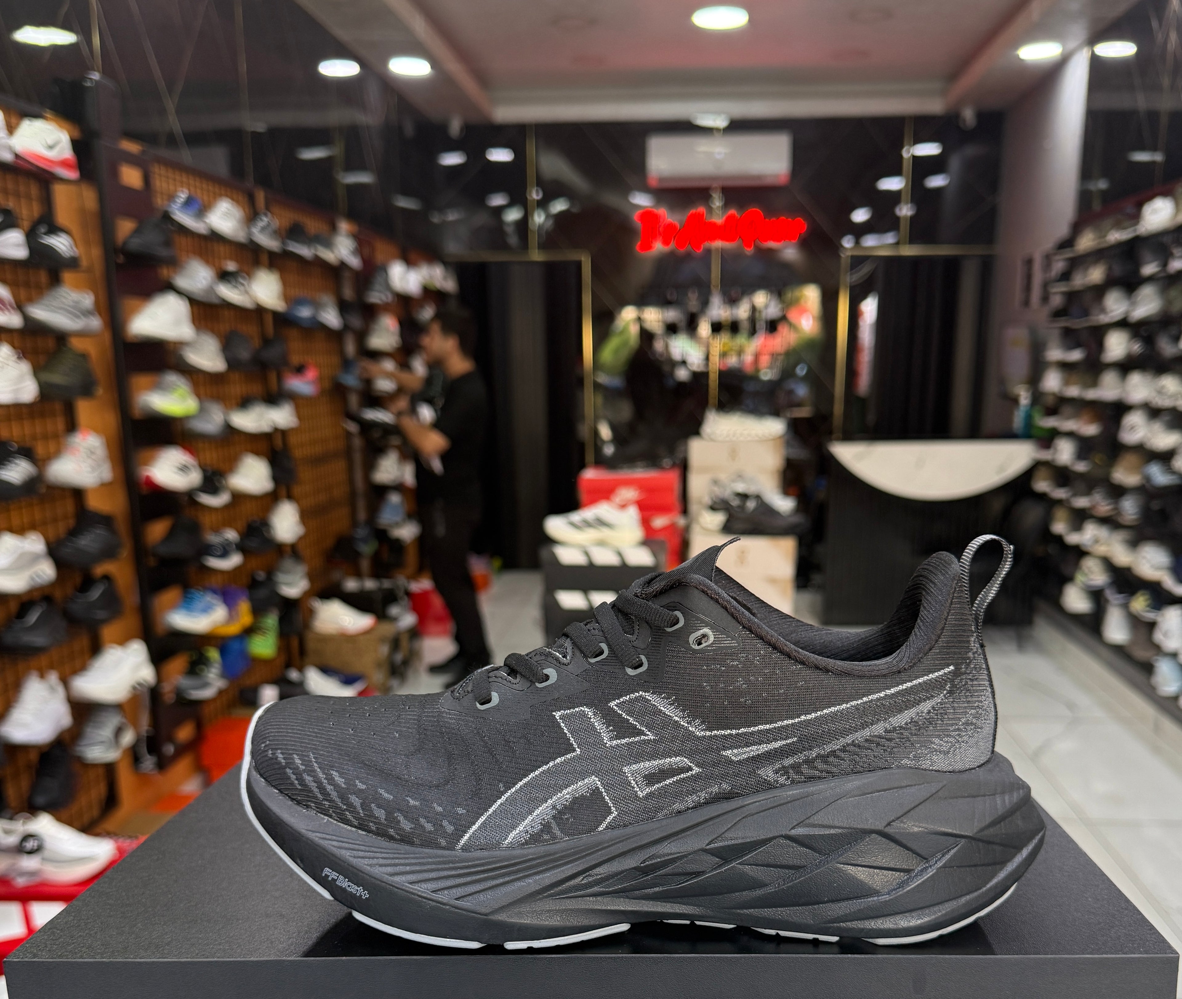Asics Novablast 4