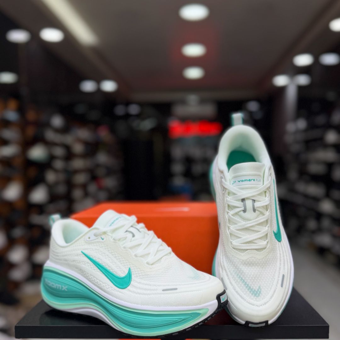 Nike Vomero 18 Plus